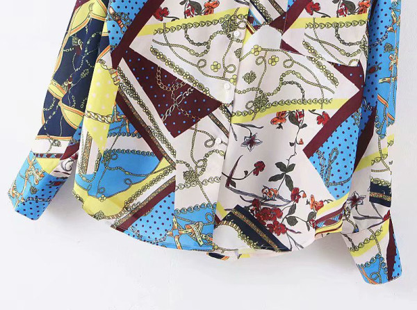 Värvilise mustriga naiste särgi klassikaline mudel