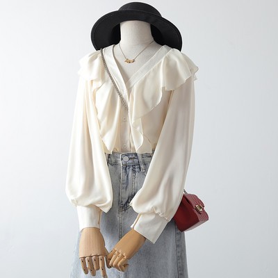 Elegáns női ing spitz nyakkivágással és fürtökkel