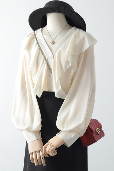 Elegáns női ing spitz nyakkivágással és fürtökkel