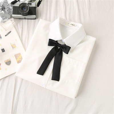 Moteriški marškiniai su kaklaraiščiu ir klasikine baltos spalvos apykakle