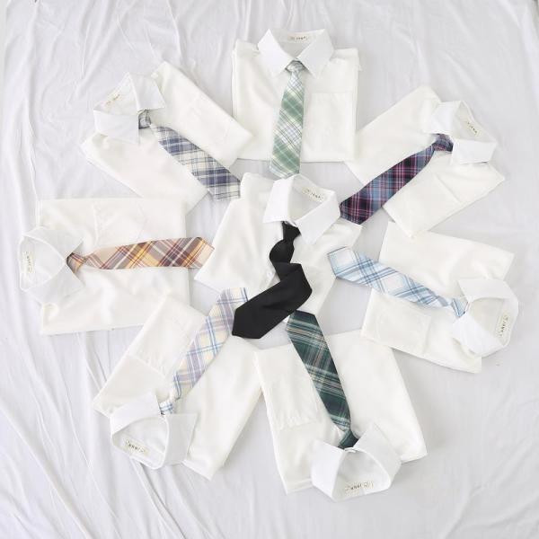 Moteriški marškiniai su kaklaraiščiu ir klasikine baltos spalvos apykakle