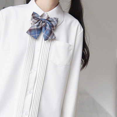 Μοντέρνο γυναικείο πουκάμισο με κλασικό κολάρο, τσέπη και κορδέλα