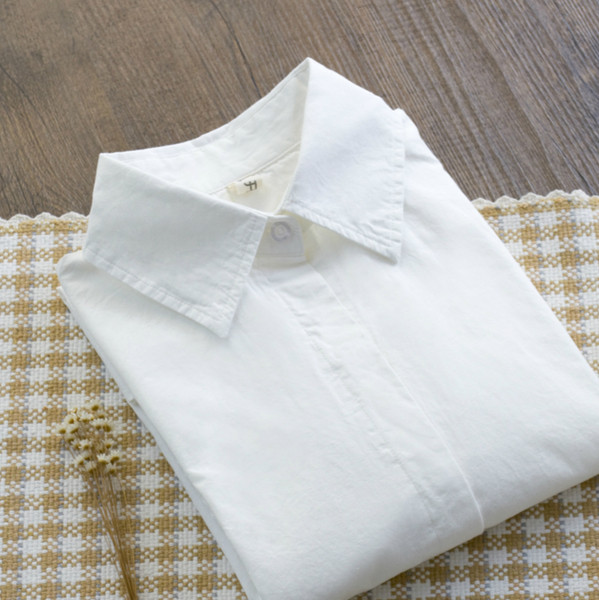 Naiste vabaaja särk valge ja nööpidega