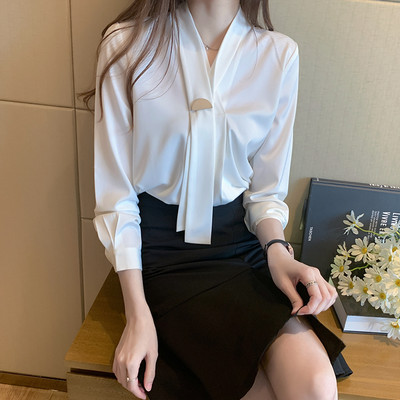 Stiilne spitsikaelusega naiste särk - valget värvi