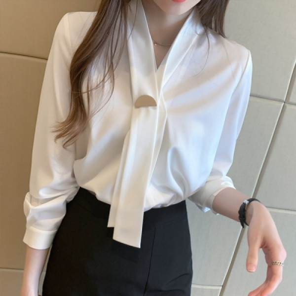 Stiilne spitsikaelusega naiste särk - valget värvi