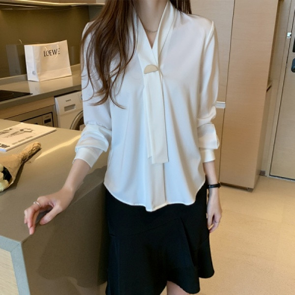 Stiilne spitsikaelusega naiste särk - valget värvi