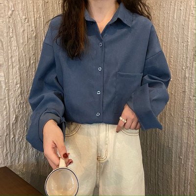 Mitmes värvitoonis klassikalise krae ja taskuga naiste särk