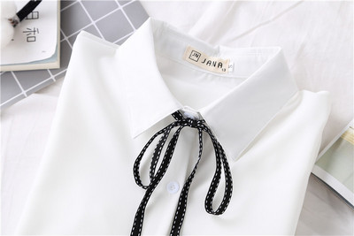 Modern női ing fehér szalaggal