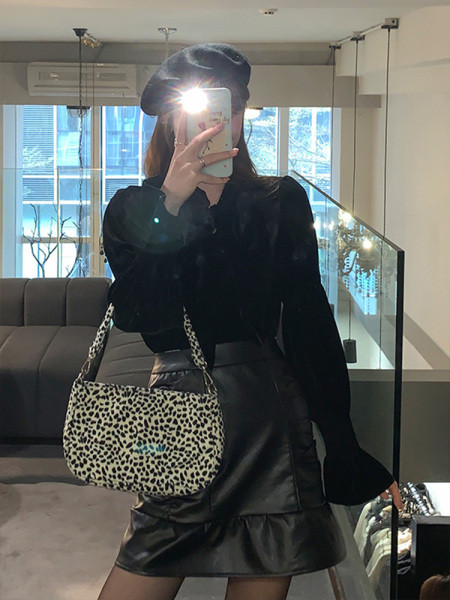 Moodne naiste sametsärk must paelaga