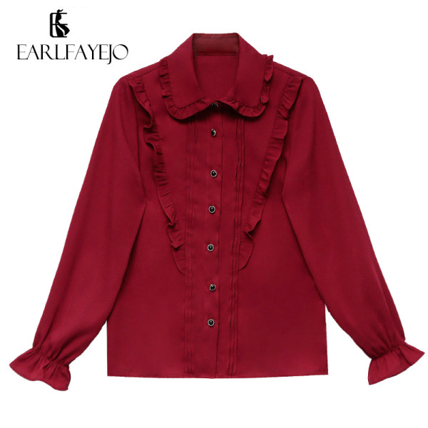 Uut mudelit veinipunaste lokkidega kevadsärk