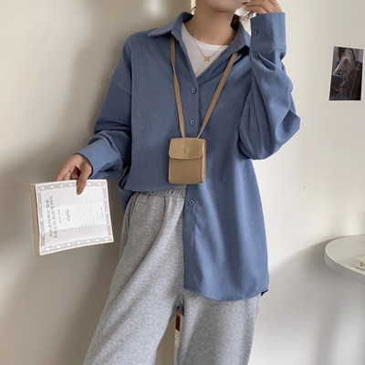 Klassikalise krae ja nööpidega vabaaja särk