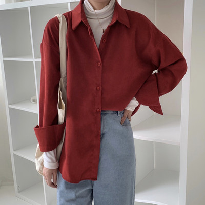 Klassikalise krae ja nööpidega vabaaja särk