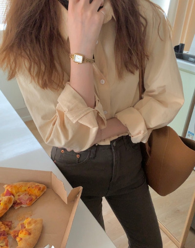 Klassikalise kraega vabaaja naiste särk mitmes värvitoonis