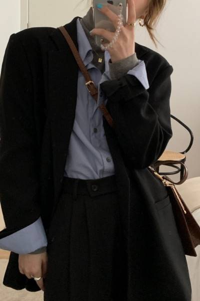 Klassikalise kraega vabaaja naiste särk mitmes värvitoonis