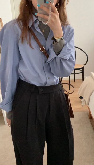 Klassikalise kraega vabaaja naiste särk mitmes värvitoonis