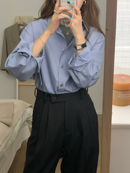 Klassikalise kraega vabaaja naiste särk mitmes värvitoonis