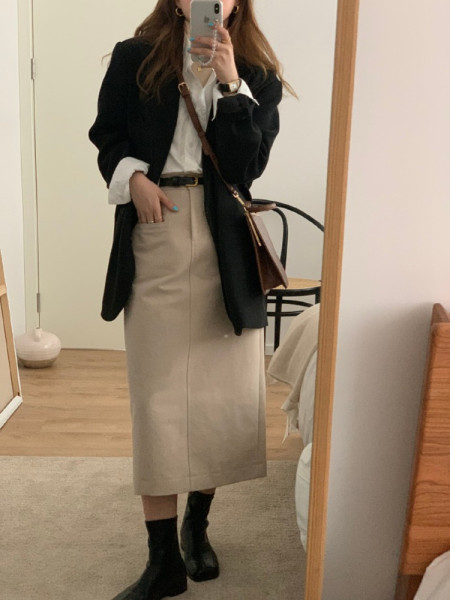 Klassikalise kraega vabaaja naiste särk mitmes värvitoonis