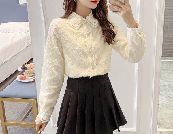 Elegáns fehér csipke ing gyöngygombokkal