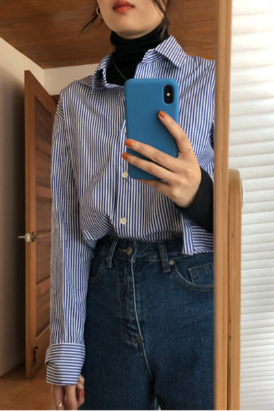 Naiste vabaaja triibuline särk klassikalise sinise kaelusega