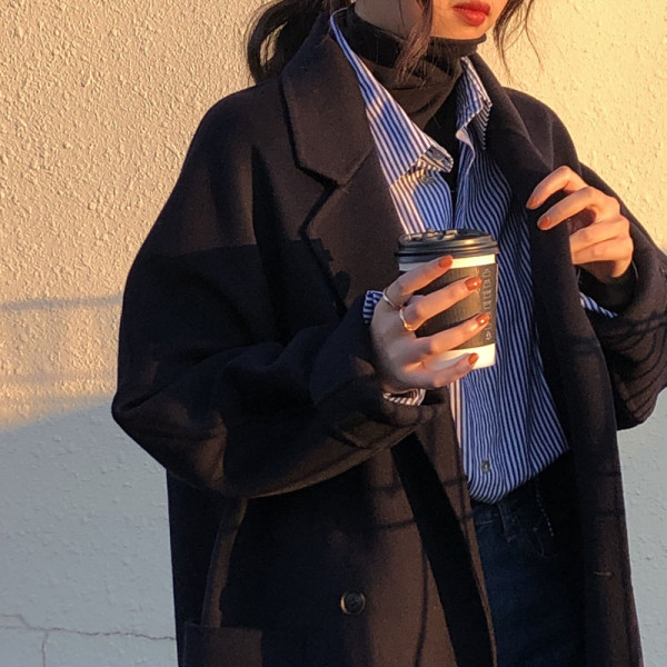 Naiste vabaaja triibuline särk klassikalise sinise kaelusega