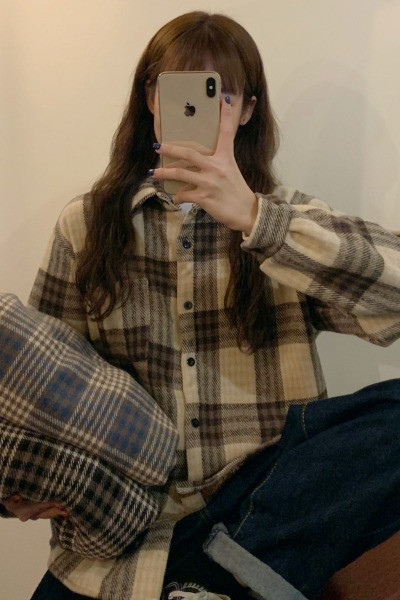 Kolmes värvitoonis klassikalise kraega ruuduline naistesärk