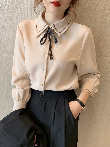 Ajakohane lipsude ja nööpidega naiste särk