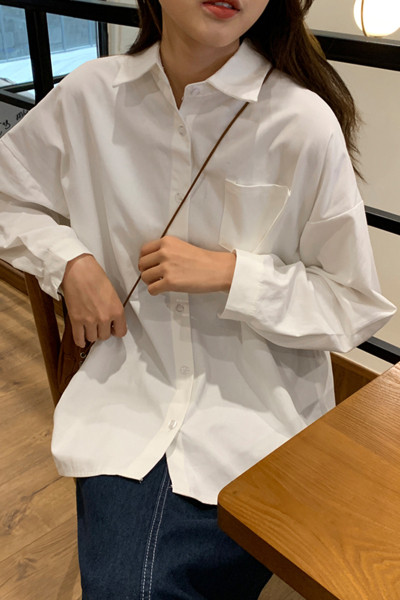 Sima modell női ing fehér színben, klasszikus gallérral