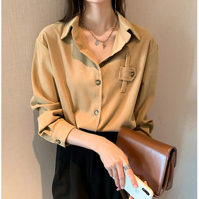 Ženska košulja u retro stilu na gumbe