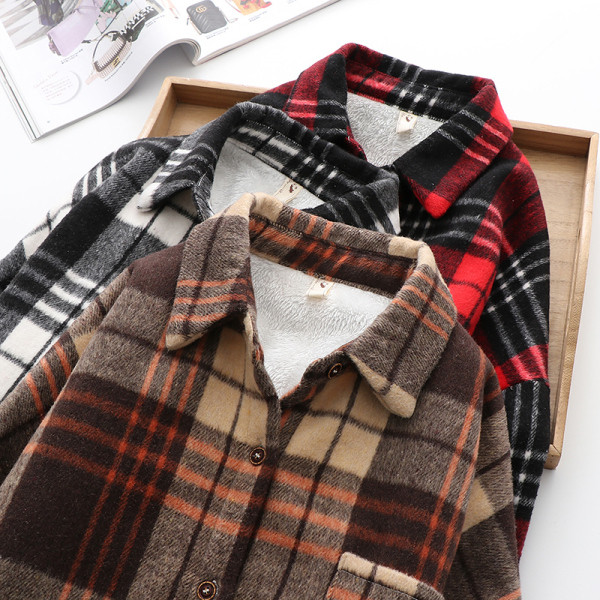 Karirana zimska ženska košulja s klasičnim ovratnikom