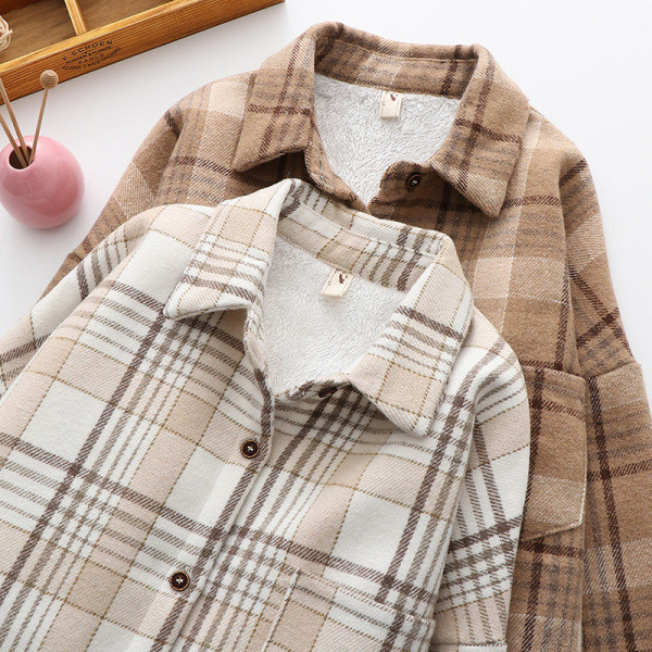 Karirana zimska ženska košulja s klasičnim ovratnikom