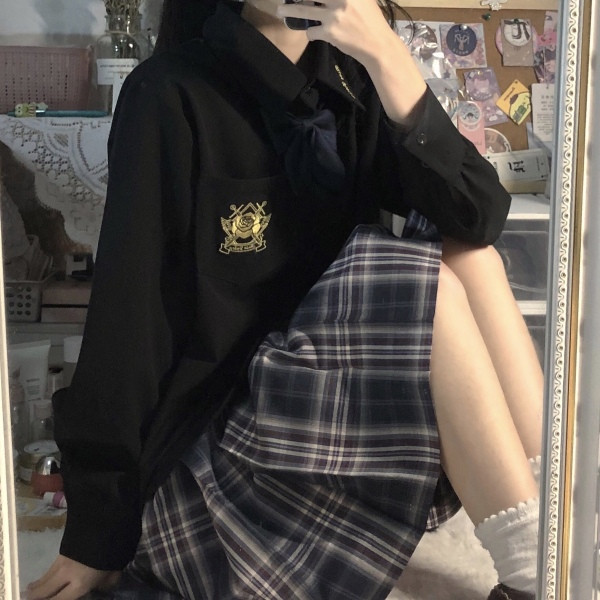 Naiste tasku ja tikandiga särk