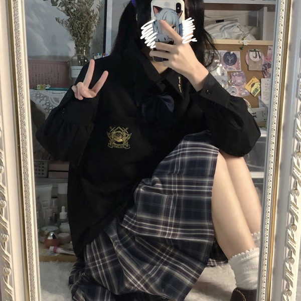 Naiste tasku ja tikandiga särk