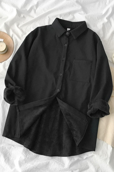 Női ing klasszikus gallérral és gombokkal, fekete-fehér színben