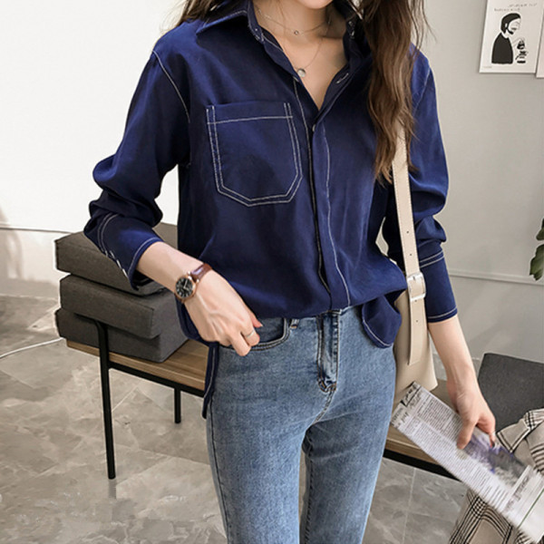 Moderna ženska košulja s klasičnim ovratnikom i džepom