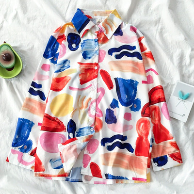 Ženska košulja s uzorkom u boji i gumbima