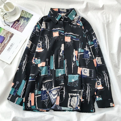 Ženska košulja s uzorkom u boji i gumbima