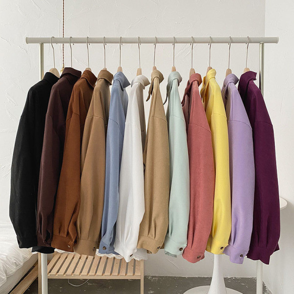 Női ing különböző színekben és klasszikus gallérral