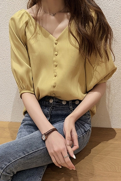 Stílusos női ing spitz nyakkivágással és elasztikus ujjakkal