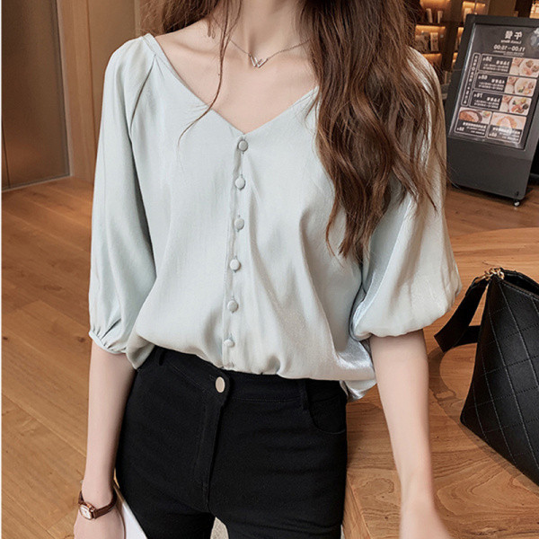 Stílusos női ing spitz nyakkivágással és elasztikus ujjakkal