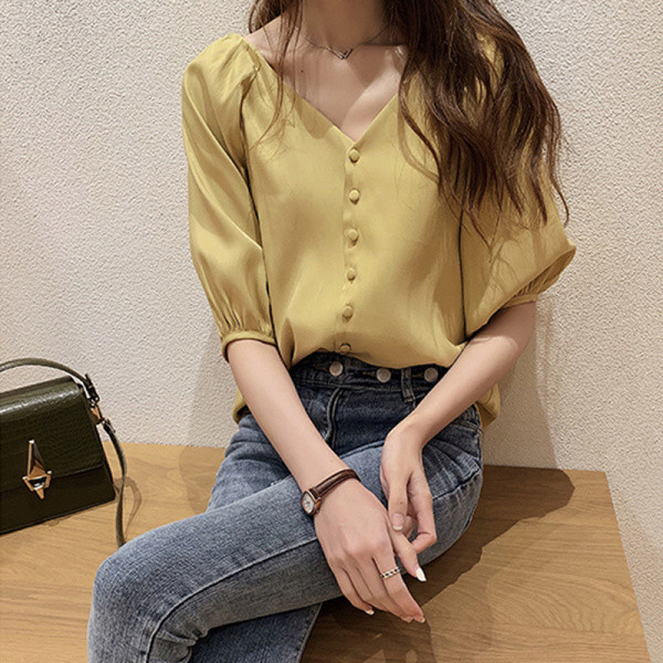 Stílusos női ing spitz nyakkivágással és elasztikus ujjakkal