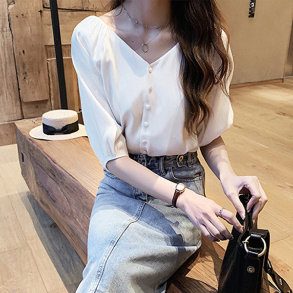 Stílusos női ing spitz nyakkivágással és elasztikus ujjakkal