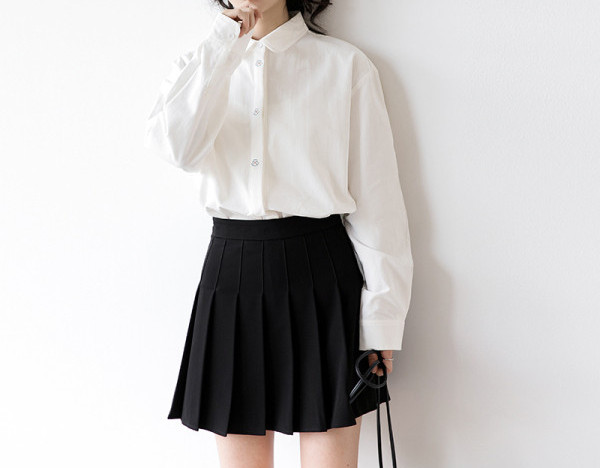 Naiste särgi klassikaline mudel pikkade varrukatega valge