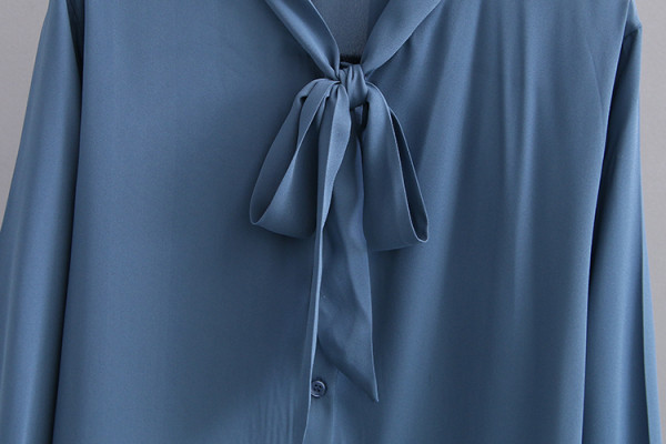 Naiste vabaajasärk kolmes värvitoonis paela ja nööpidega