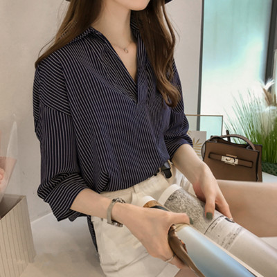 Női csíkos ing spitz nyakkivágással és 3/4-es ujjakkal