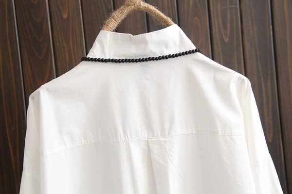 Модерна дамска дълга риза с класическа яка и джобове 