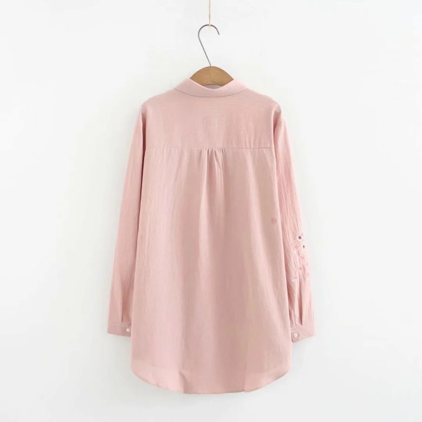 Női ing klasszikus gallérral és hímzéssel