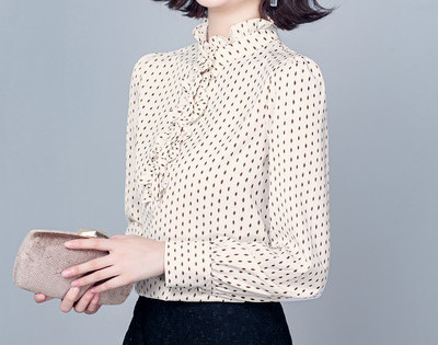 Új modell női ing, alacsony pöttyös gallérral