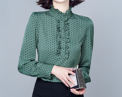 Új modell női ing, alacsony pöttyös gallérral