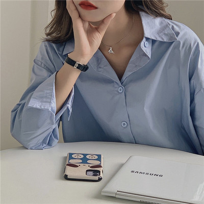 Klassikalise kraega vabaaja naiste särk – lai mudel