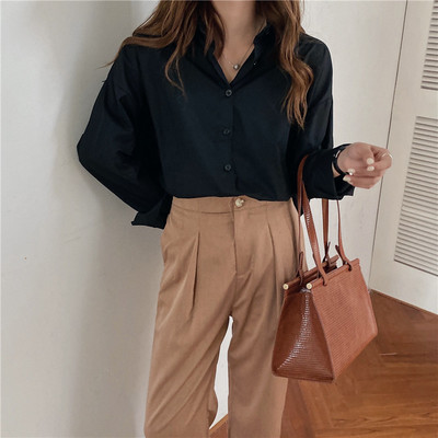 Klassikalise kraega vabaaja naiste särk – lai mudel